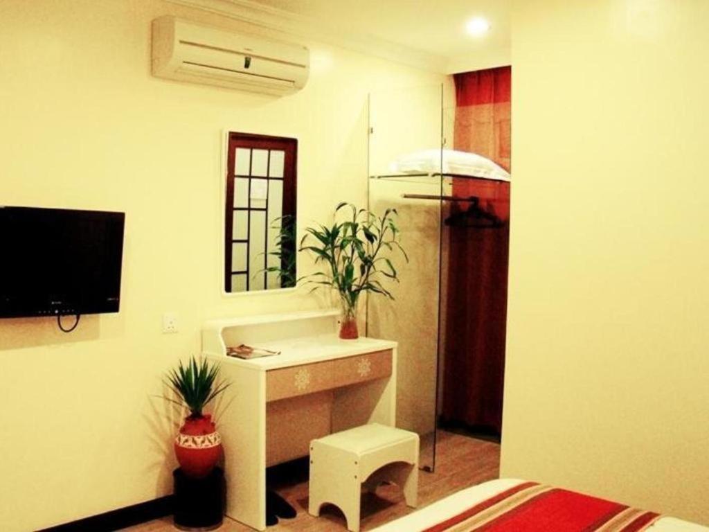 Adel Hotel 2*