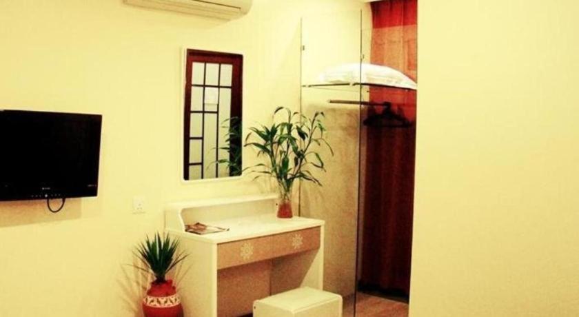 Adel Hotel 2*